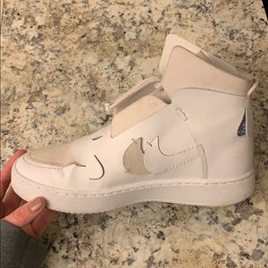 Nike Women’s size 9
